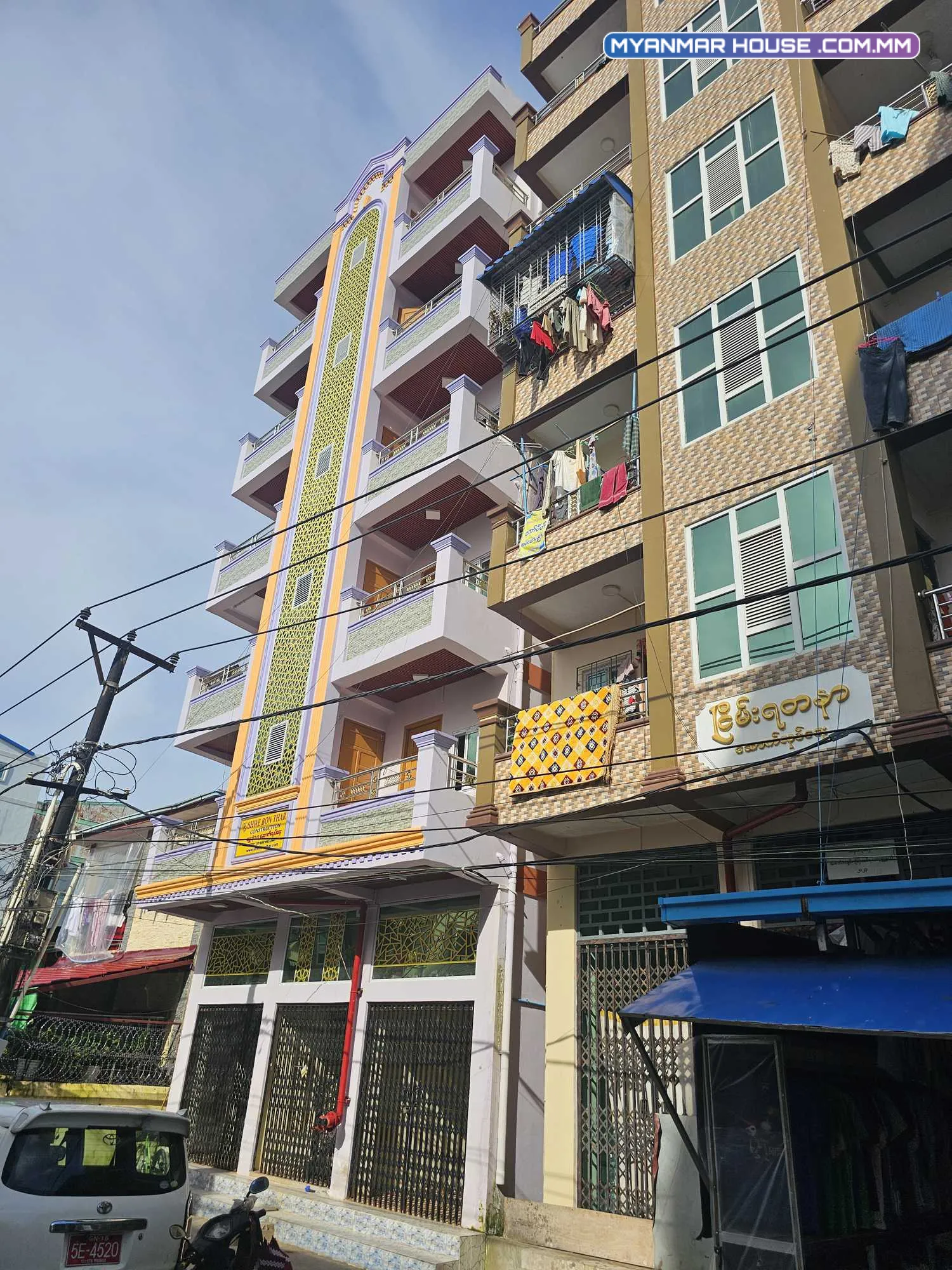 ဒေါပုံမြို့နယ်၊ သင်္ဘောကျင်းရပ်ကွက်၊ ယမုံနာလမ်းမကြီး အနီး၊ တိုက်ခန်း ရောင်းပါမည်။ အရောင်းခန်း (၅)ခန်းရှိပါသည်။