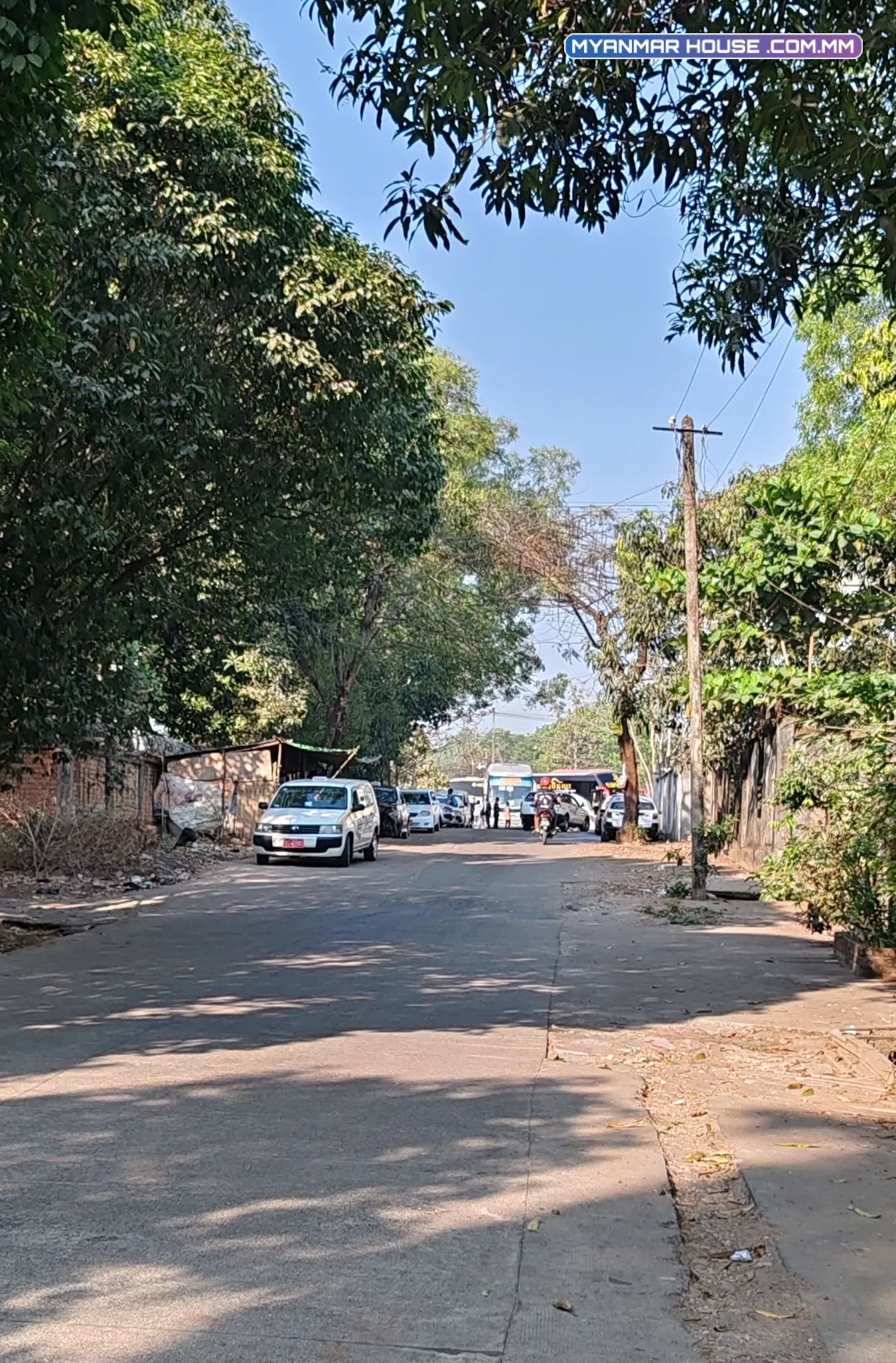 ကွန်တိန်နာ၊တွဲကားအ၀င်ထွက်ရလုပ်ငန်းသုံ‌းမြေကွက်