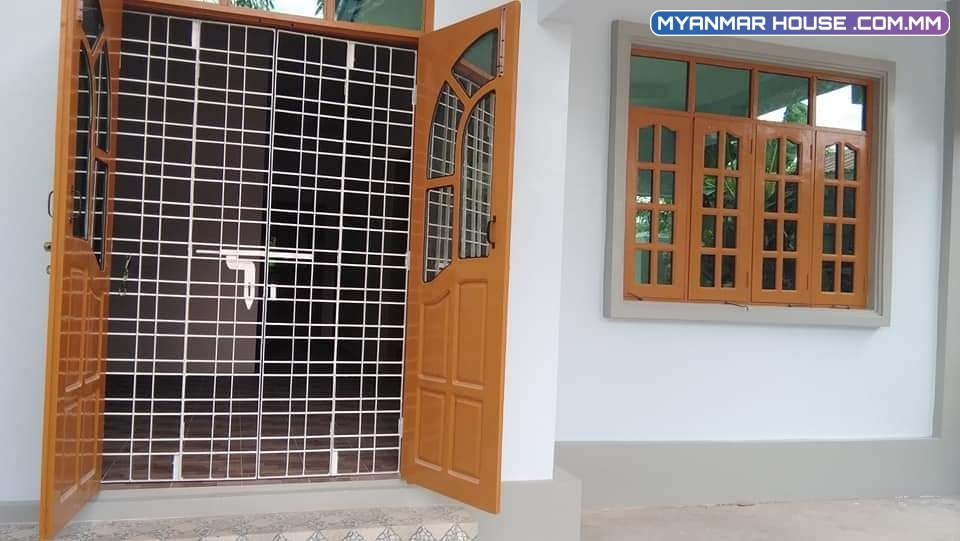 ပုဗ္ဗသီရိမြို့ မြန်မာ့စီးပွားရေးဘဏ်ရှိသည့် ငုရွှေဝါလမ်းပေါ်မှ အသင့်နေ 1RCတိုက်