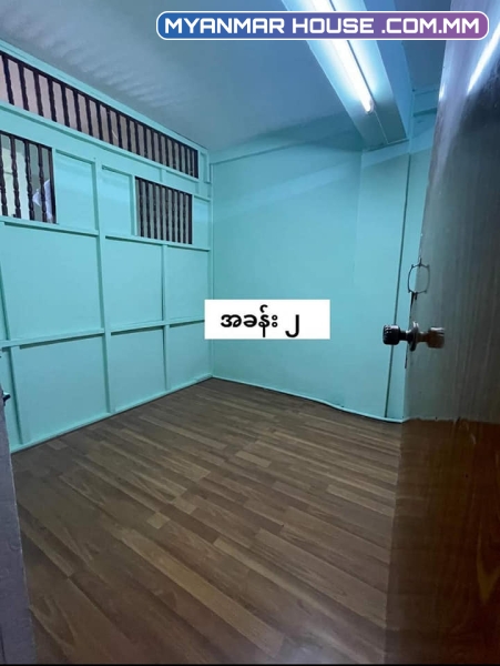 သိန်း 400 ​ကျော် ပုဇွန်တောင်မြို့နယ် ပေကျယ် လမ်းမကြီးပေါ်မို့ စီးပွါးရေးလုပ်လည်းအဆင်​ပြေ...လမ်းညွှန်ရလဲလွယ်...အောက်ဆင်းလိုက်တာနဲ့ ကားမှတ်တိုင်ရှိ​သော တိုက်ခန်း