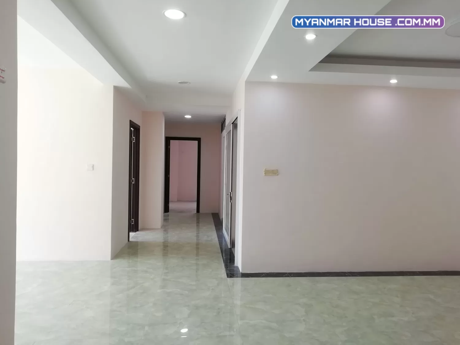 ရန်ကင်းမြို့နယ် Sedona Hotel အနီး ပညာ့ဝတီလမ်းရှိ Sunium Park Residence @ Star Villa ပြင်ဆင်ပြီး အလွှာနိမ့်ကြိုက်သူများ အတွက် အရောင်းခန်း