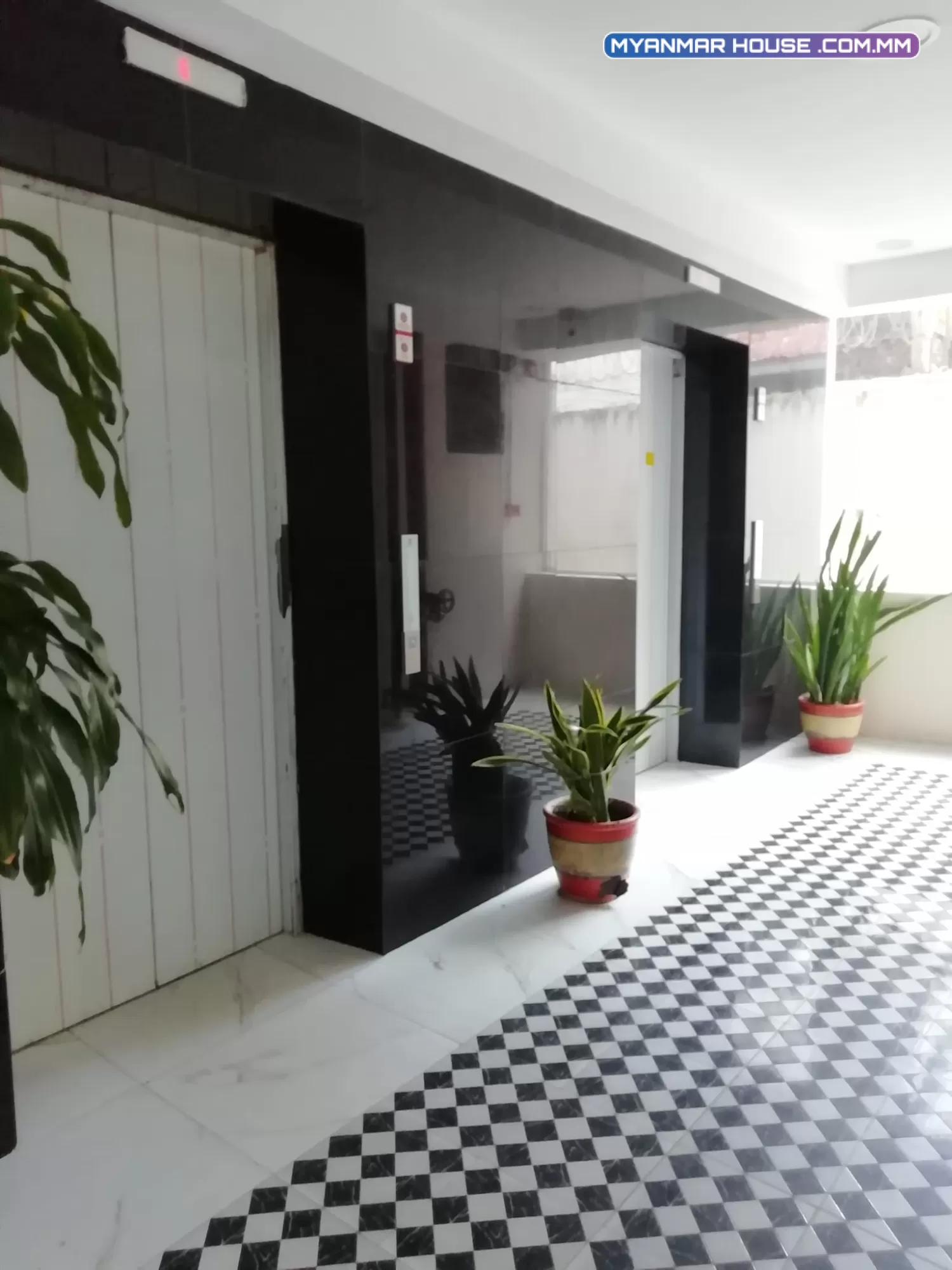 ရန်ကင်းမြို့နယ် Sedona Hotel အနီး ပညာ့ဝတီလမ်းရှိ Sunium Park Residence @ Star Villa ပြင်ဆင်ပြီး အလွှာနိမ့်ကြိုက်သူများ အတွက် အရောင်းခန်း