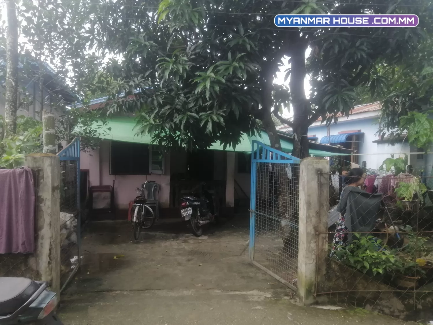 မှော်ဘီမြို့ သံန္နေပင်ရပ်ကွက် တင့်ကားမှတ်တိုင်နား အိမ်အပါရေမီးအစုံ