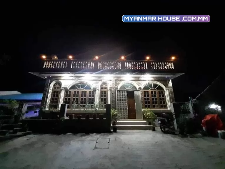 ခြံနဲ့အိမ် အမြန်ရောင်းချင်ပါတယ် ၄၀"၆၀ တွင် ၂ ထပ်အပြည့်ဆောက်ထားပါတယ်