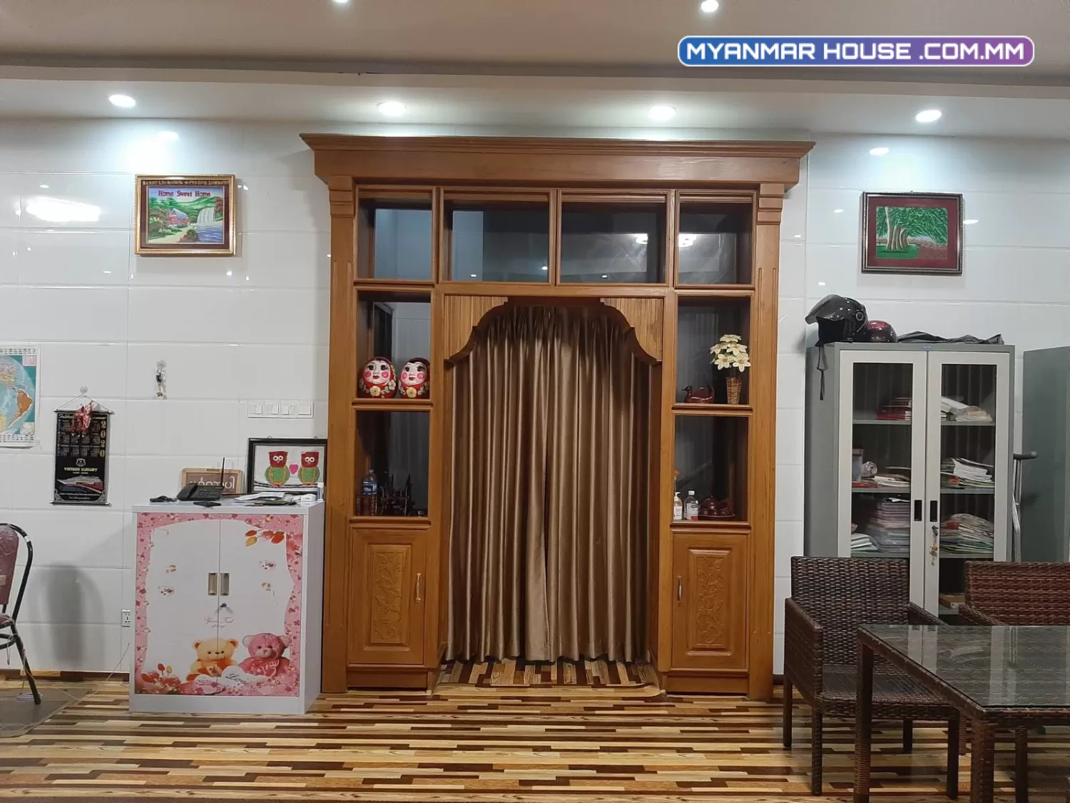 ခြံနဲ့အိမ် အမြန်ရောင်းချင်ပါတယ် ၄၀"၆၀ တွင် ၂ ထပ်အပြည့်ဆောက်ထားပါတယ်