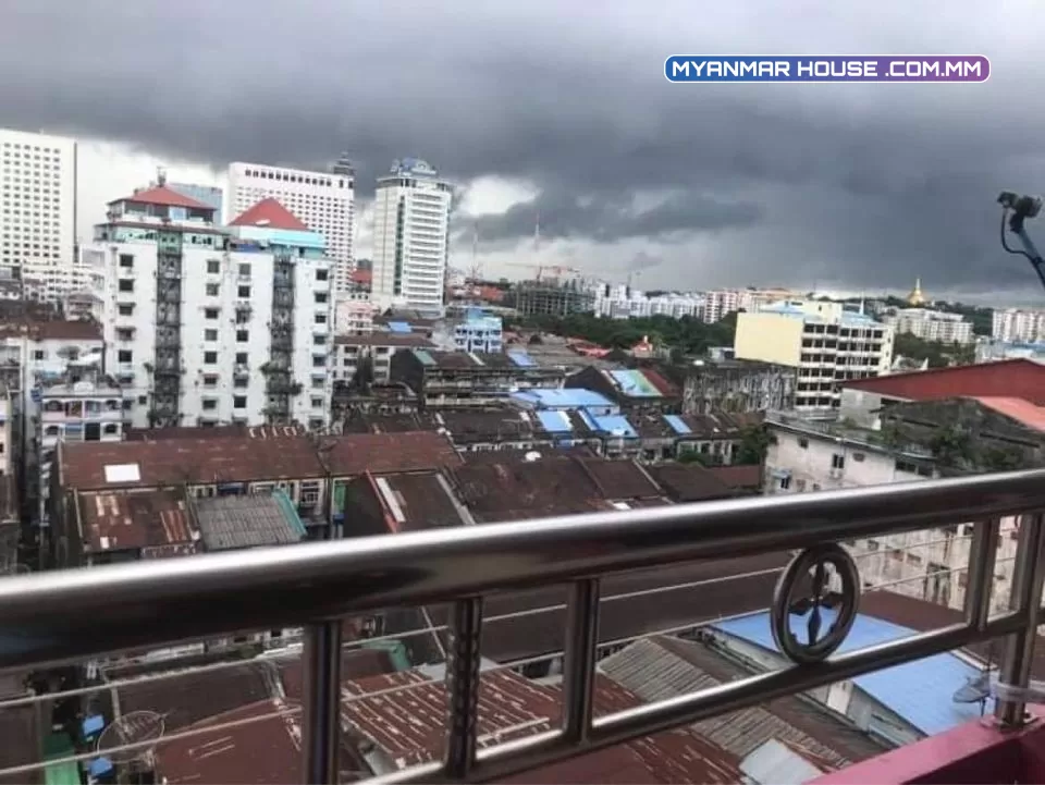 ကျောက်တံတားမြို့နယ် ဆိပ်ကမ်းသာလမ်းအပေါ်ဘလောက်၊ 1500Sqft အိမ်ခန်း ၃ ခန်း