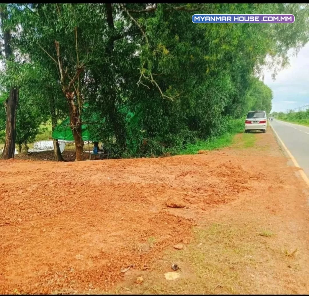 မှော်ဘီမြို့နယ်၊ နည်းပညာတက္ကသိုလ်(GTC)အနီး တိုးဂိတ်အကျော် မြို့ချောင်းလမ်းဆုံကနေ (၂) မိနစ် (၃) မိနစ်ပဲဝင်ရပါတယ်၊ ခြံကွက်များရောင်းရန်ရှိပါသည်။