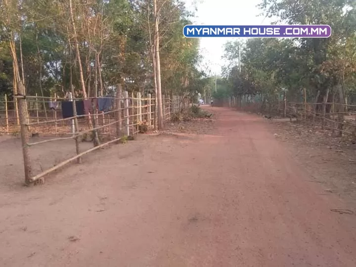 တိုက်ကြီး ဖောင်ကြီဖျက်လမ်းဘေး ပေ60/100 အသင့်နေအိမ်ပါ တံဇကာခြံခတ်ပြီ ရေလွယ် မီးလွယ် စျေး90