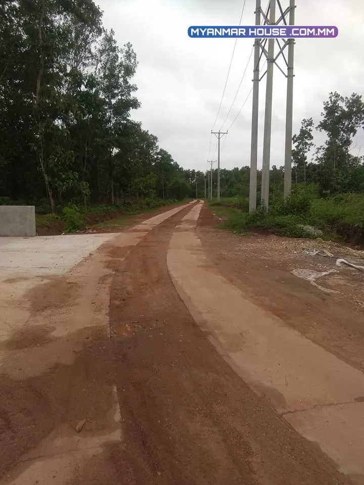 တိုက်ကြီး ဖောင်ကြီဖျက်လမ်းဘေး ပေ60/100 အသင့်နေအိမ်ပါ တံဇကာခြံခတ်ပြီ ရေလွယ် မီးလွယ် စျေး90