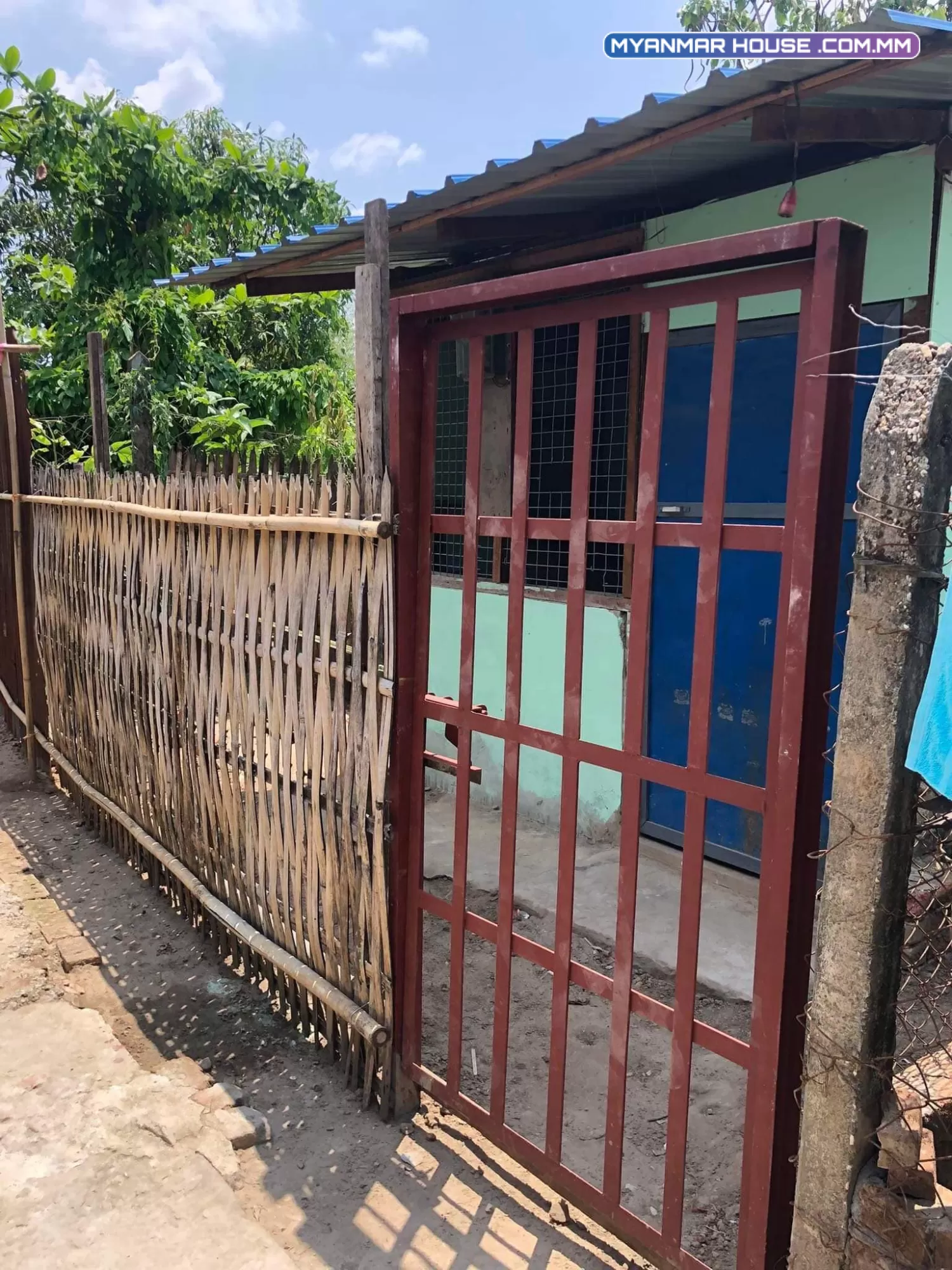 ထောက်ကြန့် ရွာသစ် ဗိုလ်တေဇလမ်းသွယ် လုံးချင်းအိမ်ဌားရန်ရှိပါသည်။ တလ ၈သောင်း ၃လချုပ် ၆လချုပ် (တလချင်းပေး အဆင်မပြေပါ)