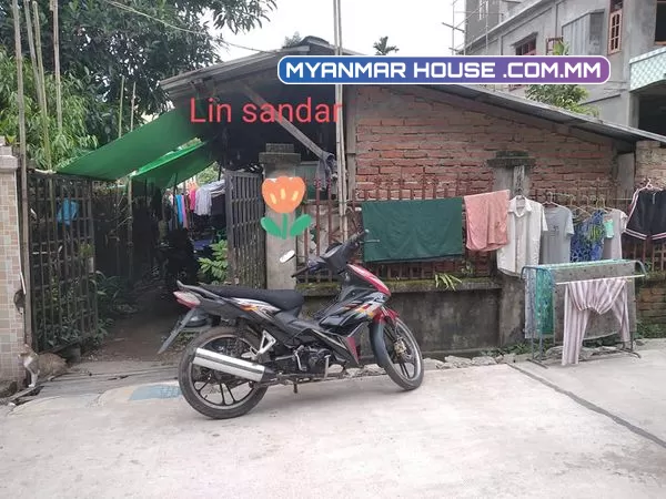 (Edit စျေးလျော့လိုက်ပါပြီ) ထောက်ကြန့်လမ်းဆုံအနီး လိုင်းခန်း 6 ခန်းနှင့်ခြံအရောင်း