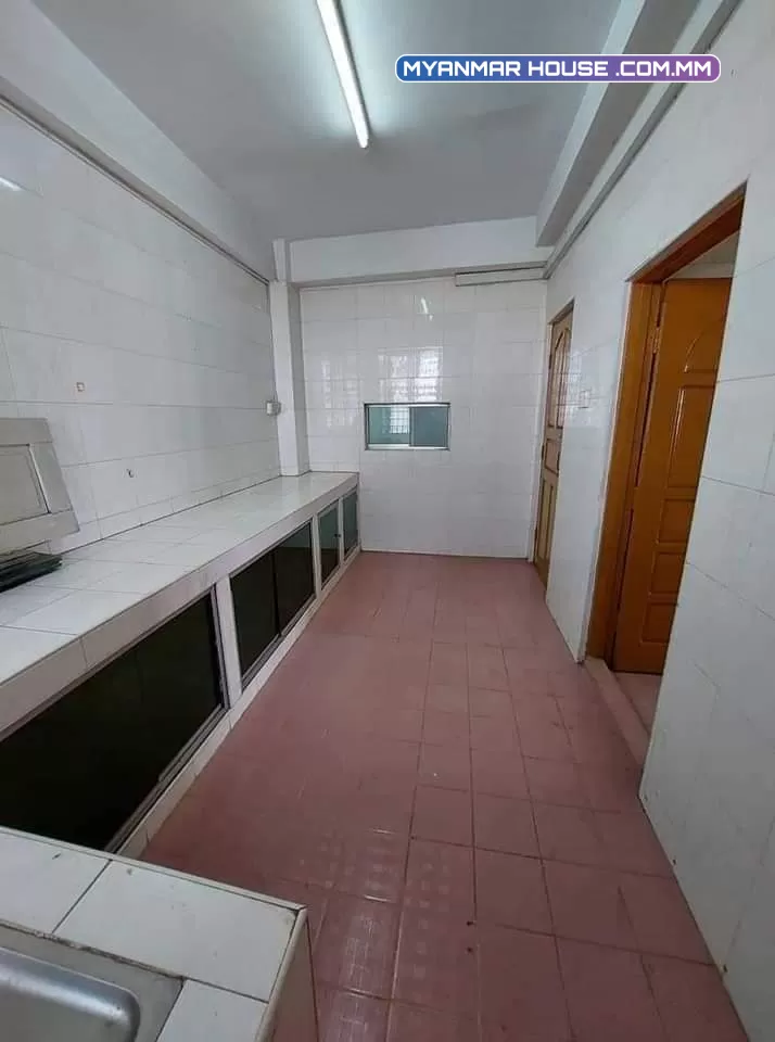 Condo အရောင်း (အငှား 8 သိန်း) 🏘 ပုဇွန်တောင်မြို့နယ် Lift, ပြင်ပြီး အသင့်နေအခန်းများပါ၊ အဲကွန်းများပါ
