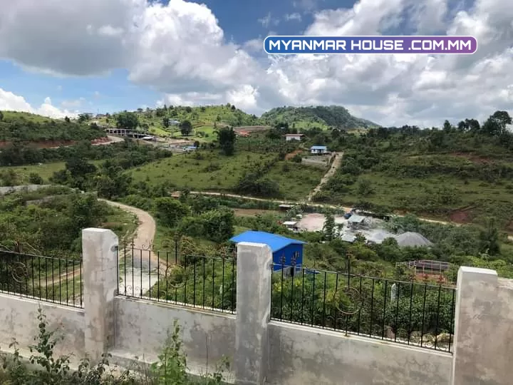 #ဖရဲမြိုရှောင်လမ်း အနီးမြေကွက်အလွတ်ရောင်းမည်။  View ကောင်းကောင်း မှကြိုက်တဲ့ Boss တွေ အတွက် မြေပေ ၆၀*၈၀ အုတ်တံတိုင်းခတ်  သံပန်းတပ်ပြီး မြေကွက်ကို ယခု ကာလခေါ် ဈေး #သိန်း700 ပိုင်ရှင်တိုက်ရိုက်ညှိနိုင်းဖြင့်ရောင်းချပါမည်။