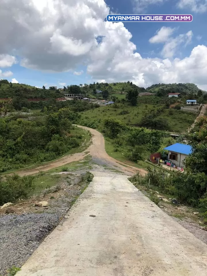#ဖရဲမြိုရှောင်လမ်း အနီးမြေကွက်အလွတ်ရောင်းမည်။  View ကောင်းကောင်း မှကြိုက်တဲ့ Boss တွေ အတွက် မြေပေ ၆၀*၈၀ အုတ်တံတိုင်းခတ်  သံပန်းတပ်ပြီး မြေကွက်ကို ယခု ကာလခေါ် ဈေး #သိန်း700 ပိုင်ရှင်တိုက်ရိုက်ညှိနိုင်းဖြင့်ရောင်းချပါမည်။