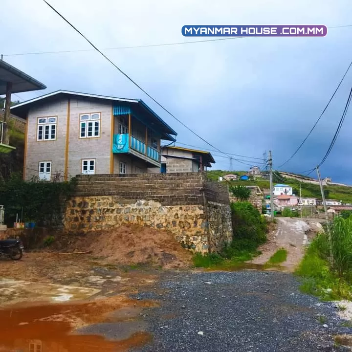 #ေတာင္ႀကီးၿမိဳ့ (ဖရဲ ရပ္ကြက္)  #Hotel Grace အ ‌ေနာက္ဖက္  ရှမ္းကြင္းအိမ္ယာကပ္လ်က္  -နံကပ္ ႏွစ္ထပ္အိမ္အပါ  -မီးဖိုေဆာင္ /မီတာအပါ  -ၿခံအက်ယ္(45-70) အရပ္စာခ်ဳပ္  -ေစ်းႏူန္း သိန္း (၇၆၀) ကို  ပိုင္ရွင္တိုက္ရိုက္ညႇိနိူင္းပါဗျ  စိတ္ဝင္စားပါက Ph-09254628723