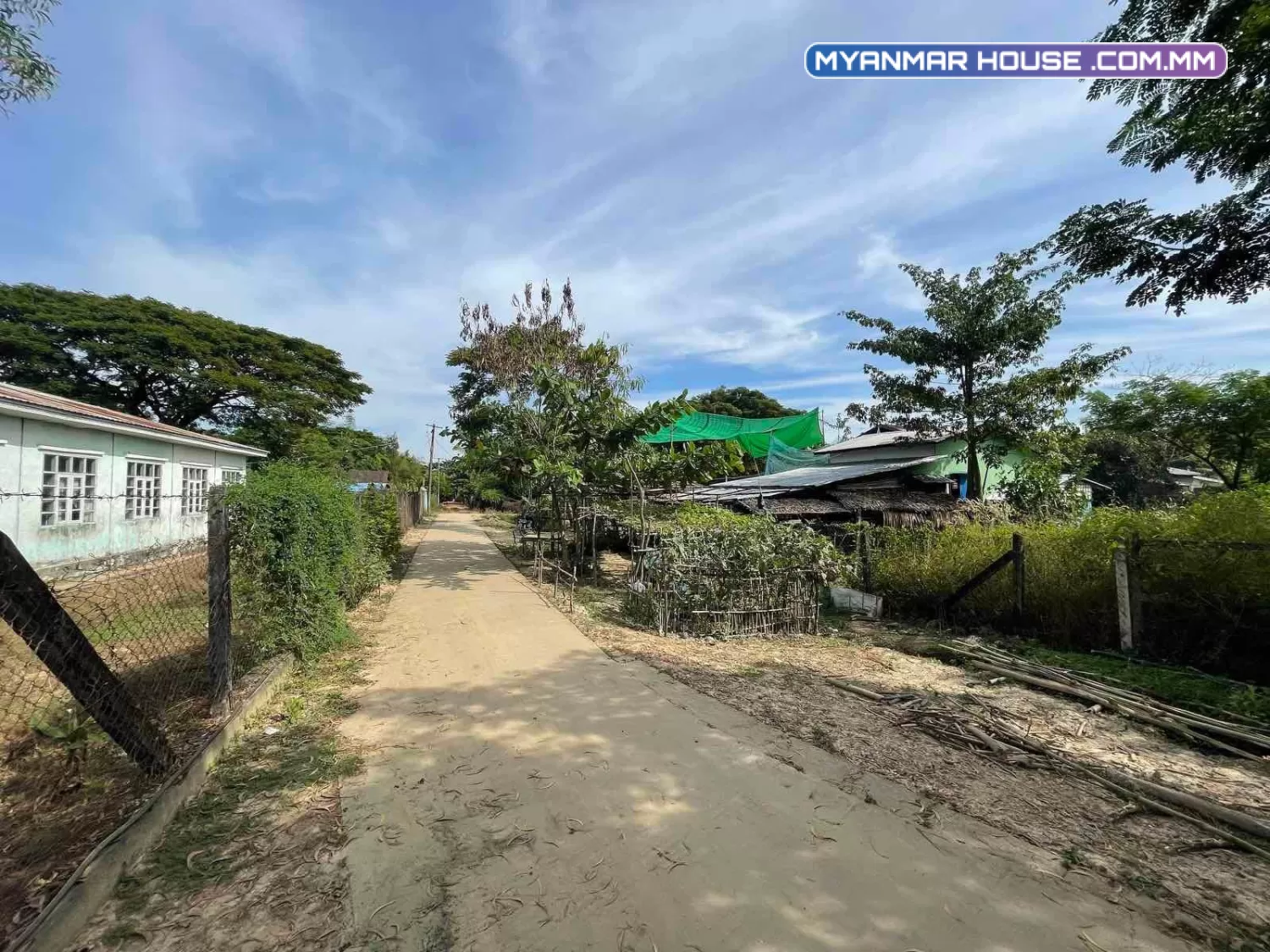 လည်းကူးမြို့ ခြံရောင်းမည်၊ အဝိုင်းကျေးရွာ ရွာမြေ ၊ကွန်ကရစ်လမ်း ၊မြေဖို့ပြီး