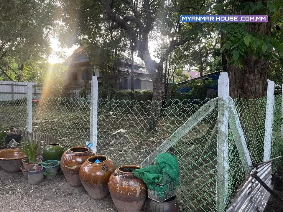 ပိုင်ရှင် direct ရောင်းပါမည်၊ သင်္ဃန်းကျွန်း ဆ/ခ ရပ်ကွက်၊ အောင်ချမ်းသာလမ်း၊ ခြံနံပါတ် ၆၅၅ (ရတနာလမ်း ရာဇာမင်းဓာတ်ဆီဆိုင်အနီး)