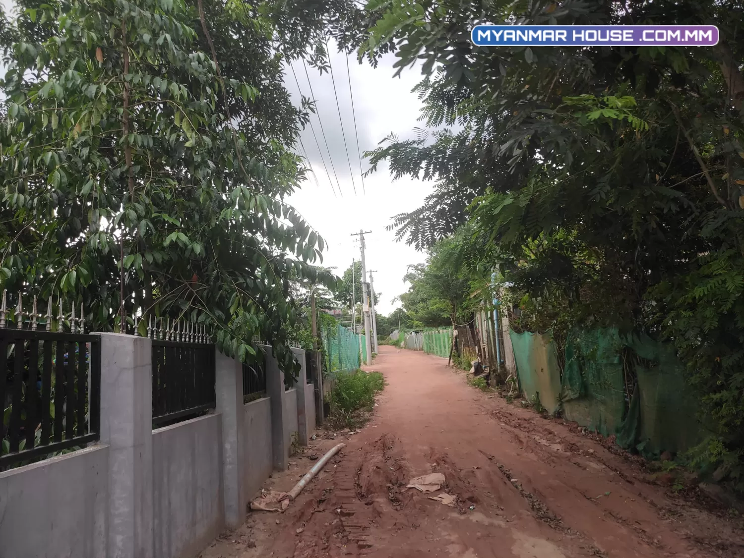 အိမ်နှင့်ခြံရောင်းပါမည် #မှော်ဘီ ဆပလိုင်းမှတ်တိုင် သီရိရတနာရပ်ကွက်