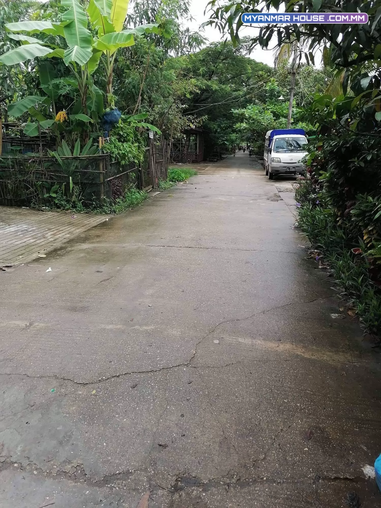 တောင်ဒဂုံရှိ  ပျဥ်​ထောင်အိမ်​ရေမီးစုံလေးအ​ရောင်းလေးပါ 