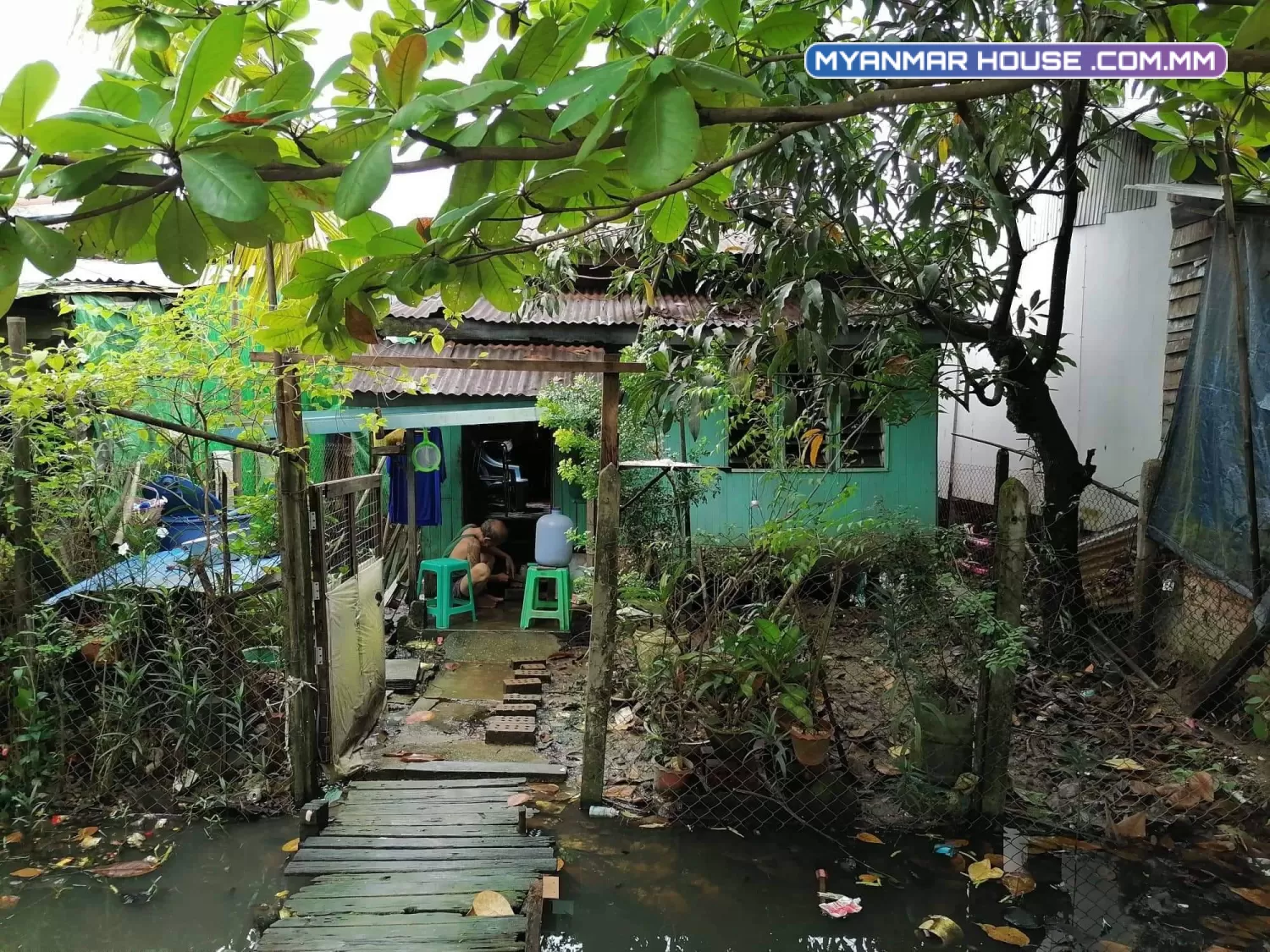 တောင်ဒဂုံရှိ  ပျဥ်​ထောင်အိမ်​ရေမီးစုံလေးအ​ရောင်းလေးပါ 