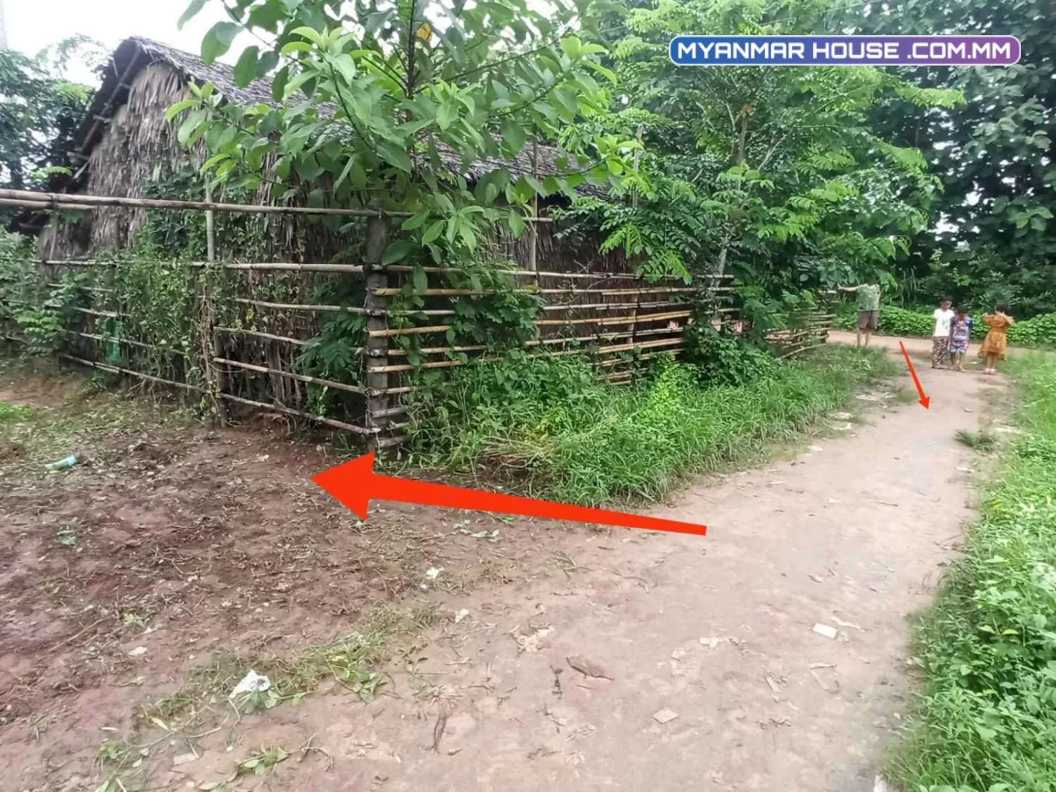 မဂ်လာဒုံမြို့နယ် မြဝတီရက်ကွက် ပျဥ်းမပင် အုပ်စု မြန်မာဘီယာစက်ရုံတစ်ဖက်ခြမ်း ဖိုးချစ်ဇတ်ရုံ ဘေး အမှတ် ၃ လမ်းနဲ့  ပြည်လမ်းနဲ့ကြား ခြံကွက်ကြီးပဲရောင်မည်