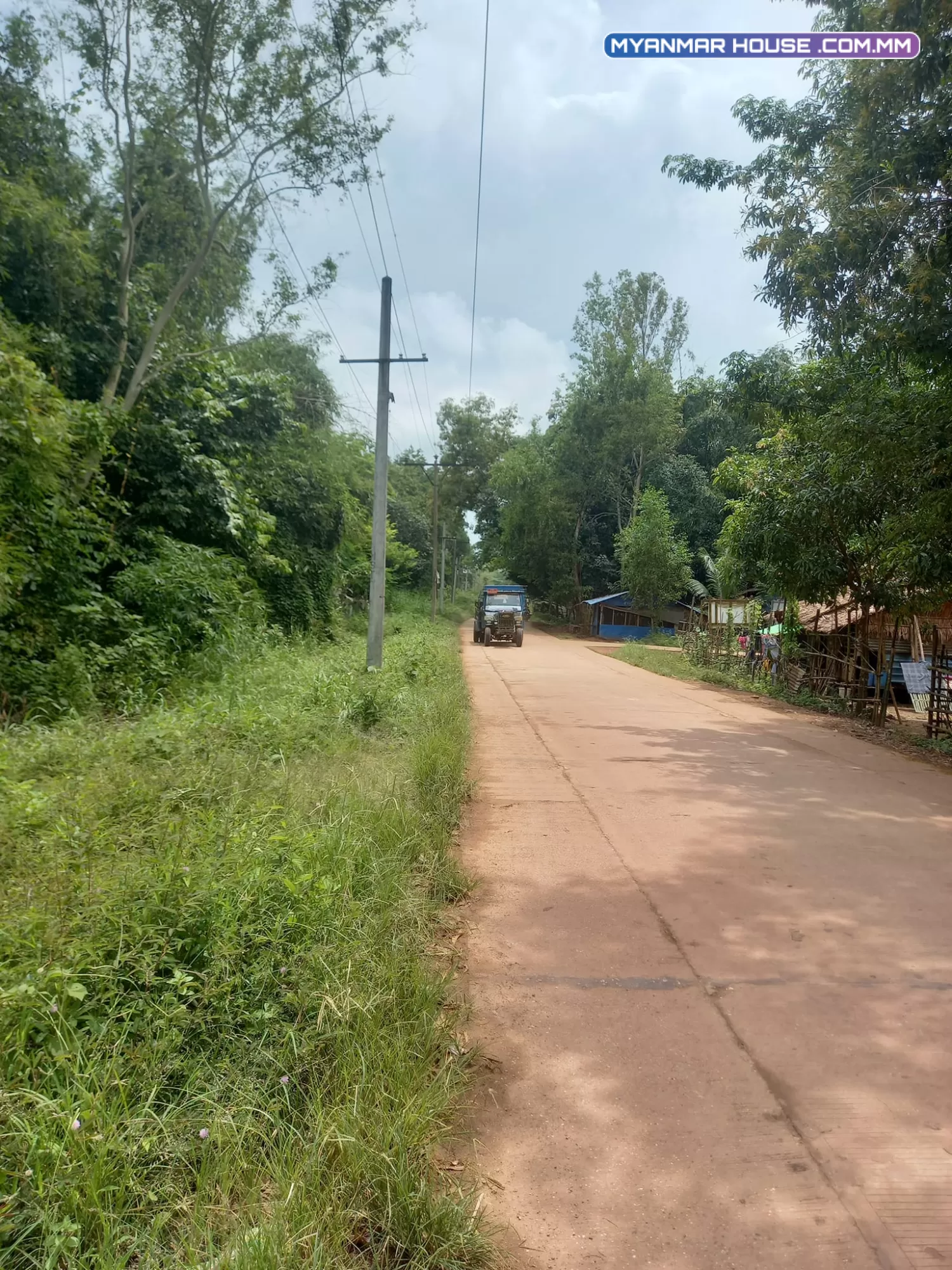 🏡🌳တိုက်ကြီး​ ဖောင်ကြီးလမ်း ကတ္တာရာလမ်း ပိန္နဲကုန်းရွာအတွင်း ၄ဖာလုံကားလမ်း​ပေါက် ဓမဦးခြ​ မြေလွတ်​မေမြရိုင်း