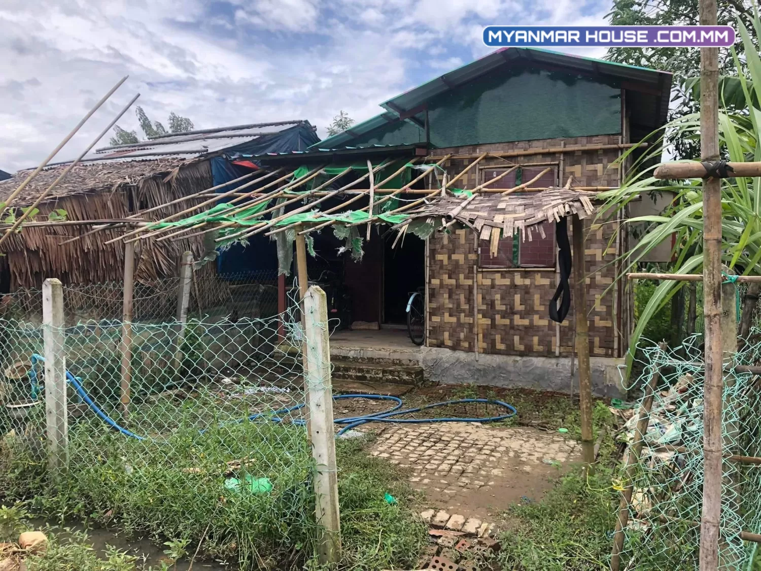 တိုက်ကြီးမြို့. ခြံအကျယ် ၂၀' ၆၀' အိမ်အကျယ် ၁၅ ပေ ၄၀. အမြန်ရောင်းမည်