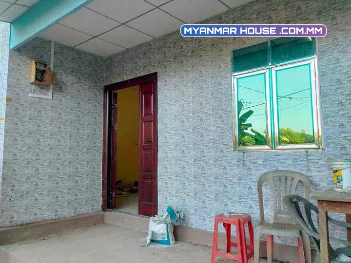 မှော်ဘီ အ ထ က ၁ အကျော်လမ်းလေးထဲမှ2မိနစ်လောက်သာဝင်ရတဲ့ရပ်ကွက်လေးထဲမှာအိမ်နဲ့ခြံဈေးတန်တန်လေးနဲ့ရပါမယ်