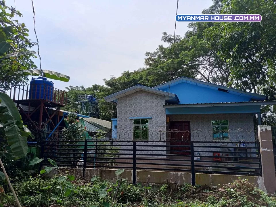 မှော်ဘီ အ ထ က ၁ အကျော်လမ်းလေးထဲမှ2မိနစ်လောက်သာဝင်ရတဲ့ရပ်ကွက်လေးထဲမှာအိမ်နဲ့ခြံဈေးတန်တန်လေးနဲ့ရပါမယ်