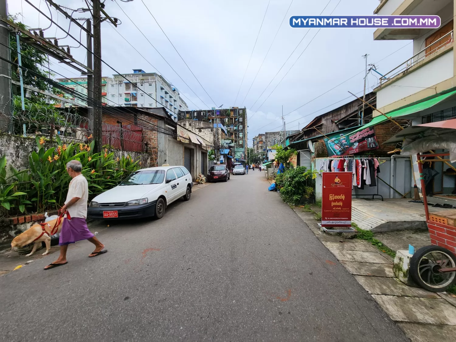 အိမ်နှင့်ခြံ (ပိုင်ရှင်တိုက်ရိုက်)ရောင်းပါမည်။