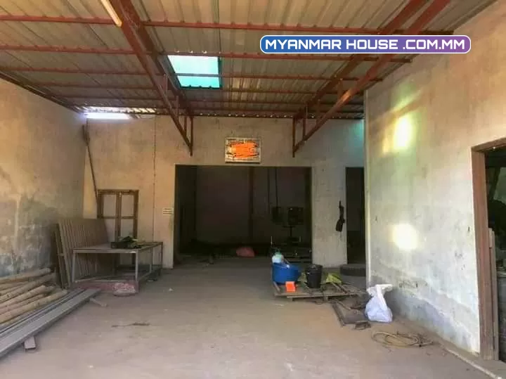 တည်နေရာ - ရွှေညောင်မြို့/ဓန(၂)ရပ်ကွက်/ ဂျောင်းမကျပဲပြည်ထောင်စုလမ်းမကြီးနဲ့နီးပြီး ၊ ဈေးနီးလမ်းသာတဲ့အနေထားရှိပါမယ်ခင်ဗျ။ဈေးနှုန်း-သိန်း1800