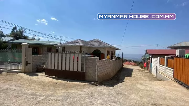 တောင်ကြီးမြို့ ကျောင်းကြီးစု ရပ်ကွက် -ဝါးပြား(နမ၇) -ခြံဝန်းထဲ ကားဝင်ရ -အသင့်နေ နံကပ်တထပ် အိမ်အပါ -ခြံဝန်းအကျယ်(30-60) -လက်ရှိခေါ်ဈေး (၅၅၀)လျော့တင်း
