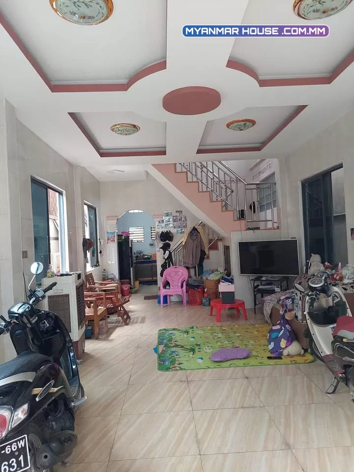 အောင်မြေသာစံ သုံးထပ်ခွဲတိုက်အရောင်းလေးပါရှင့်