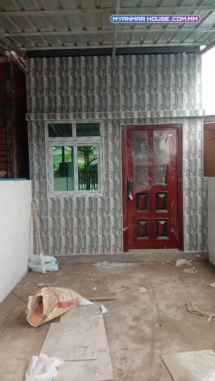 တောင်ဒဂုံမြို့နယ် လုံးချင်းစျေးတန် အရောင်းလေးပါ