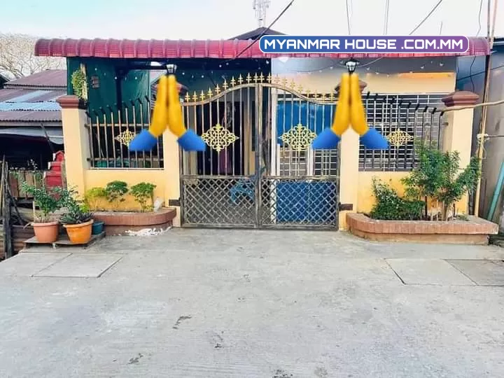 တောင်ဒဂုံ.၅၅.ရက်ကွက် လှော်ကားဒဲ့ဆင်းတဆစ်ချိုးမှာ #အိမ်ခြံမြေအရောင်းပါ