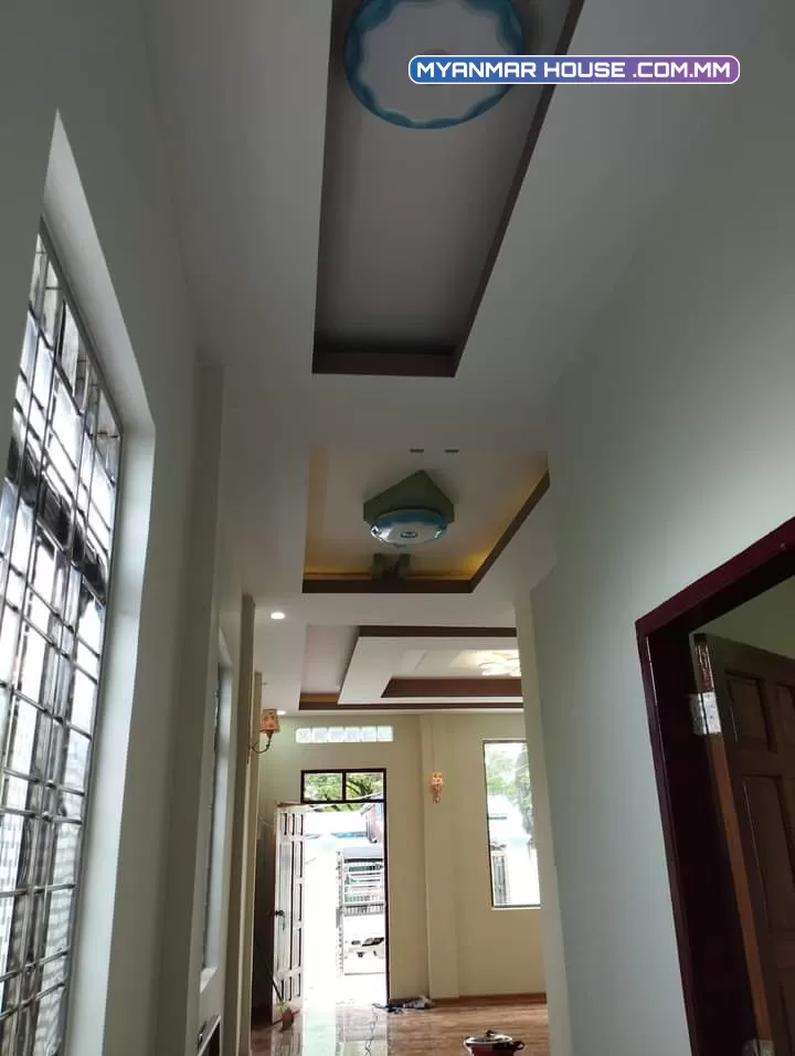 တောင်ဒဂုံမြို့ရှိ လုံးချင်း တစ်ထပ် RC အရောင်းလေးပါ