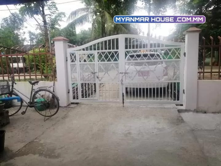 တောင်ဒဂုံရှိ နှစ်ထပ်အိမ်အရောင်းလေးပါရှင့်
