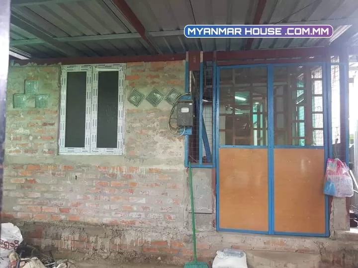 မြောက်ဒဂုံ ခြံစည်းရိုးခတ်ပြီး အရောင်းလေးပါ