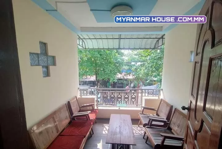 တောင်ဒဂုံရှိ စျေးနီးကျောင်းနီး တိုက်အရောင်းလေးပါ