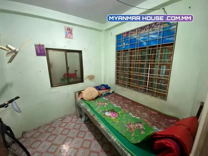 တောင်ဒဂုံရှိ လုံးချင်းအိမ်အရောင်းလေး