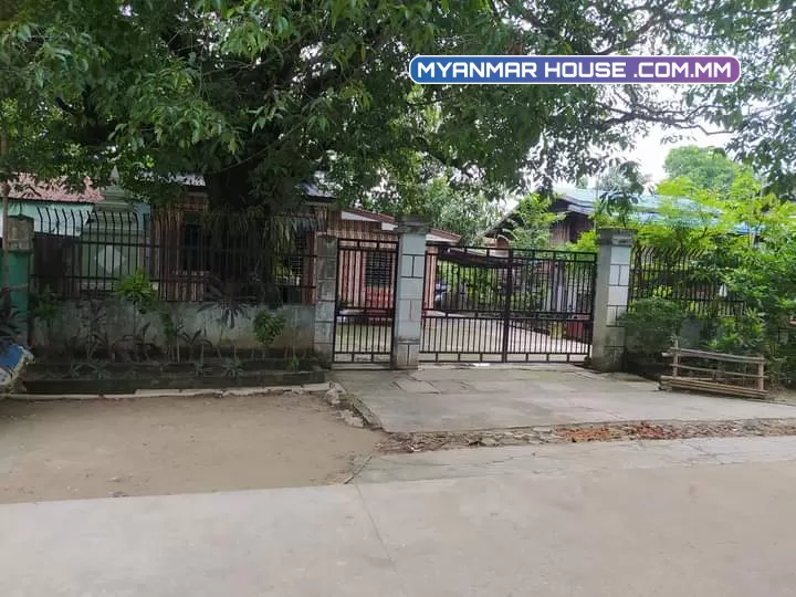 တောင်ဒဂုံရှိ ခြံကျယ်အိမ်အပါ လုံးချင်းအရောင်းလေးပါ