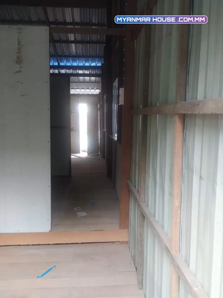 တောင်ဒဂုံရှိ ရေ မီးအစုံ အိမ်အရောင်းလေးပါ