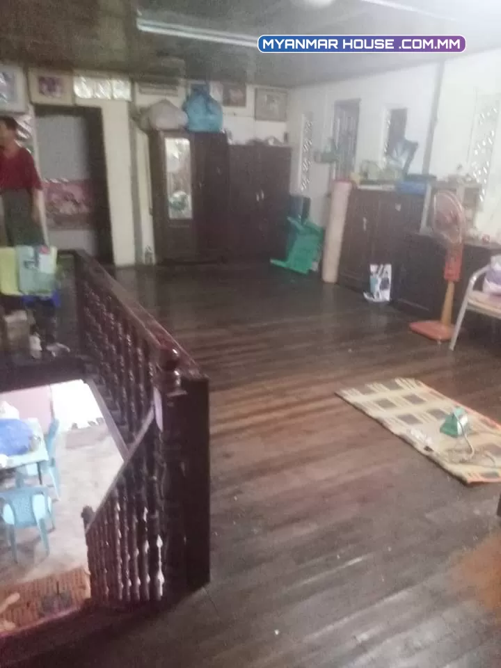 တောင်ဒဂုံရှိ လုံးချင်းအရောင်းလေးပါရှင့်