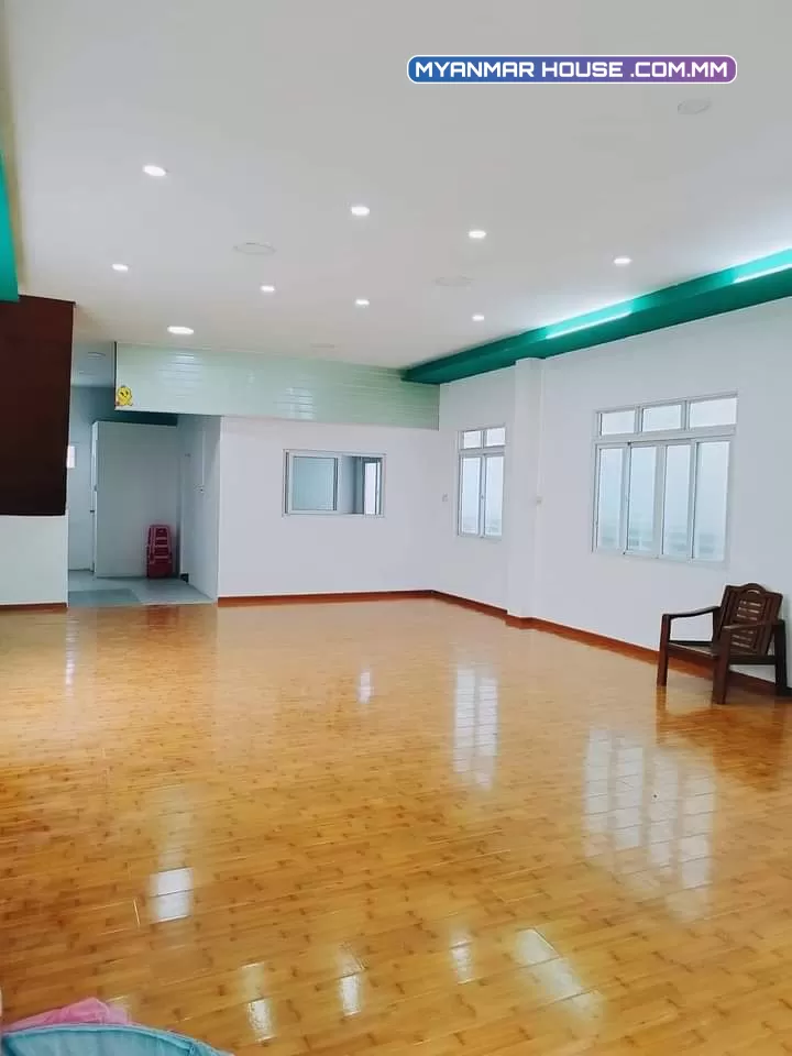 မြောက်ဒဂုံရှိ လုံးချင်းတိုက်သန့်အရောင်းလေးပါ