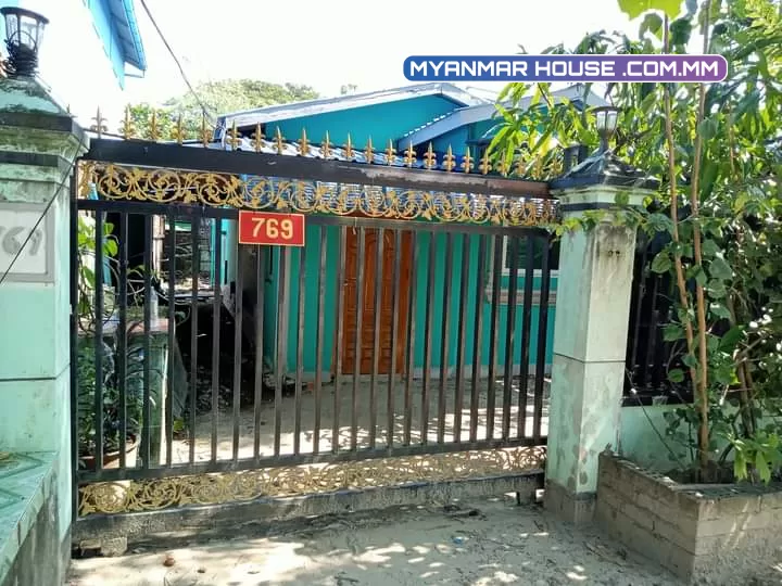 တောင်ဒဂုံရှိ လုံးချင်းအရောင်းလေးပါ