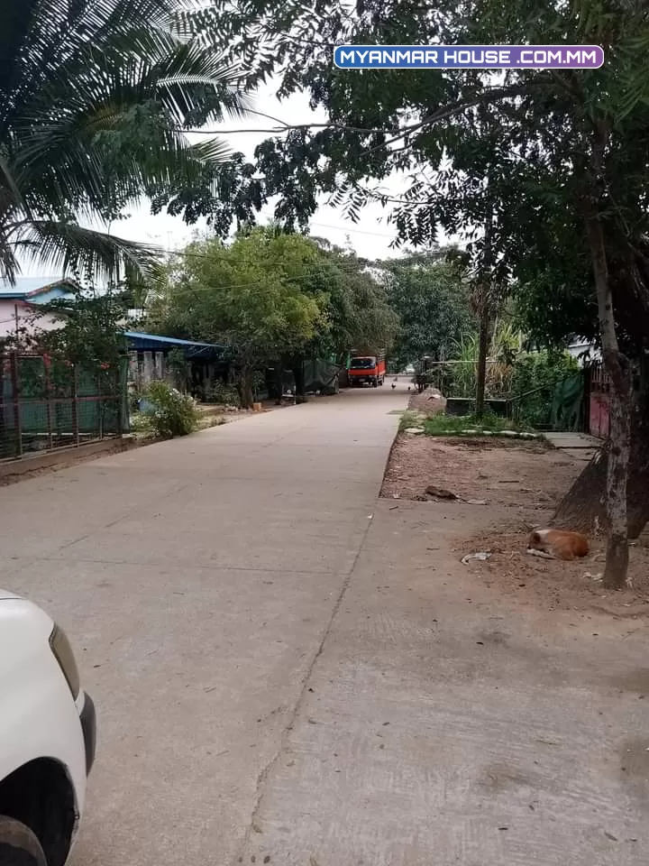 အရှေ့ဒဂုံရှိ လုံးချင်းအိမ်သန့်အရောင်းလေးပါ