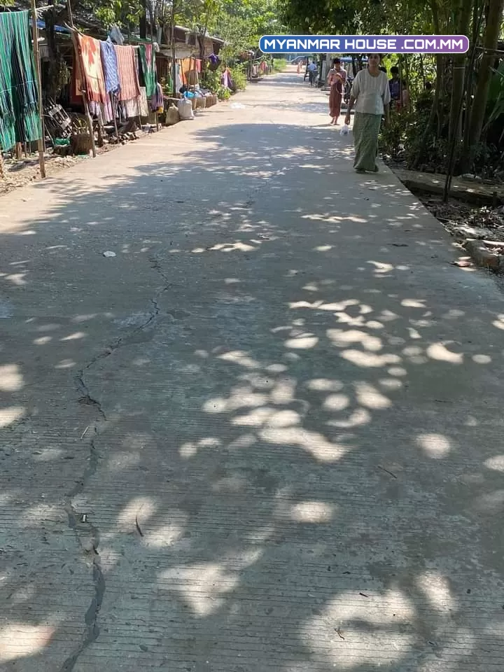 တောင်ဒဂုံရှိ စျေးတန် ပျဥ်ထောင်အိမ်အပါအရောင်းလေးပါ