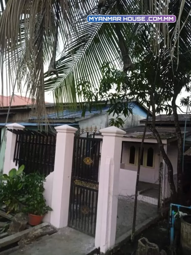 တောင်ဒဂုံရှိ စျေးတန်လုံးချင်းအရောင်းလေးပါ