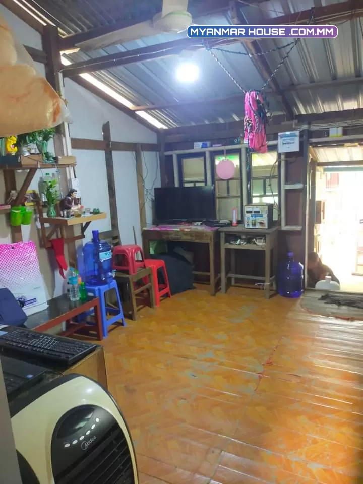 တောင်ဒဂုံရှိ စျေးတန် လုံးချင်းအရောင်းလေးပါ