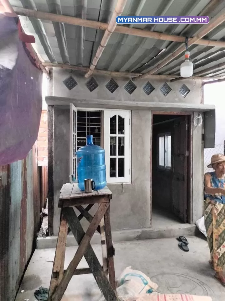 တောင်ဒဂုံရှိ ထပ်ခိုးပါ လုံးချင်းအရောင်းလေးပါ
